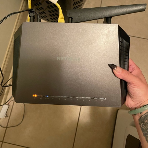 Netgear Nighthawk AC1900 Smart Wifi Router R7000 Model - Picture 5 of 5
